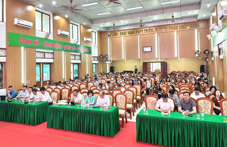 Thư Lâm tổ chức Lễ phát động phong trào "Bình dân học vụ số" và triển khai Ứng dụng công nghệ AI trong trường học năm học 2025-2026- Ảnh 2.