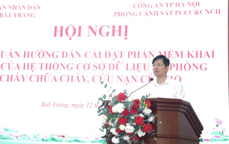 Hàng trăm cơ sở liên quan đến phòng cháy, chữa cháy xã Bát Tràng được hướng dẫn cài đặt phần mềm khai báo hệ thống cơ sở dữ liệu về PCCC & CNCH- Ảnh 2.