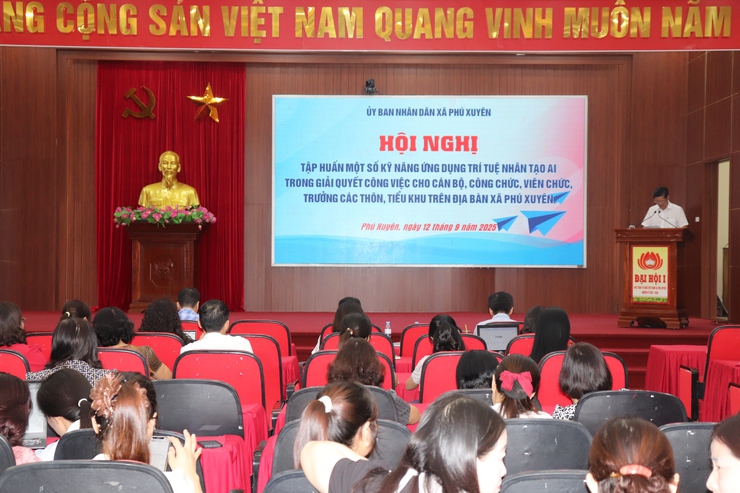 Hội nghị tập huấn một số kỹ năng về chuyển đổi số cho cán bộ, công chức, viên chức, Trưởng các thôn, tiểu khu trên địa bàn xã- Ảnh 1.