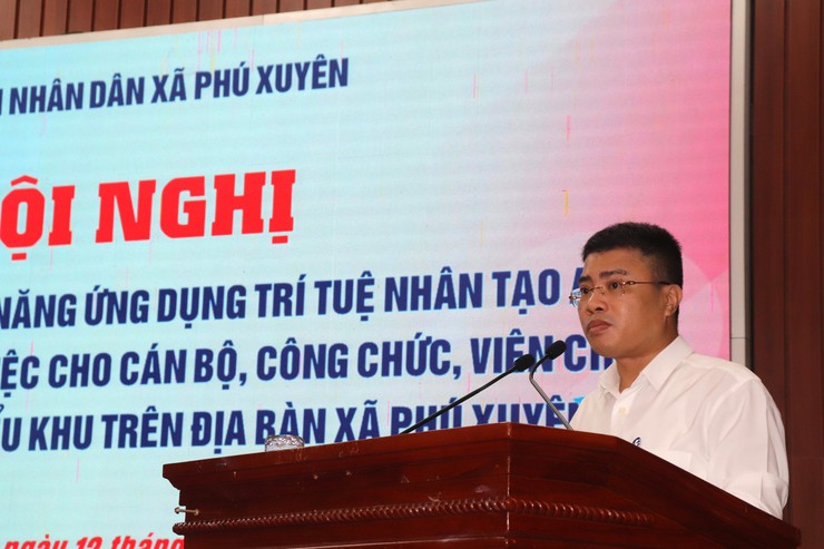 Hội nghị tập huấn một số kỹ năng về chuyển đổi số cho cán bộ, công chức, viên chức, Trưởng các thôn, tiểu khu trên địa bàn xã- Ảnh 2.