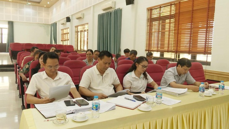 UBND xã giao ban triển khai nhiệm vụ tháng 9; công tác vệ sinh môi trường; cuộc thi "giữ gìn thôn, tổ dân phố sáng, xanh, sạch, đẹp, an toàn”; đổi tên các thôn bị trùng tên- Ảnh 2.