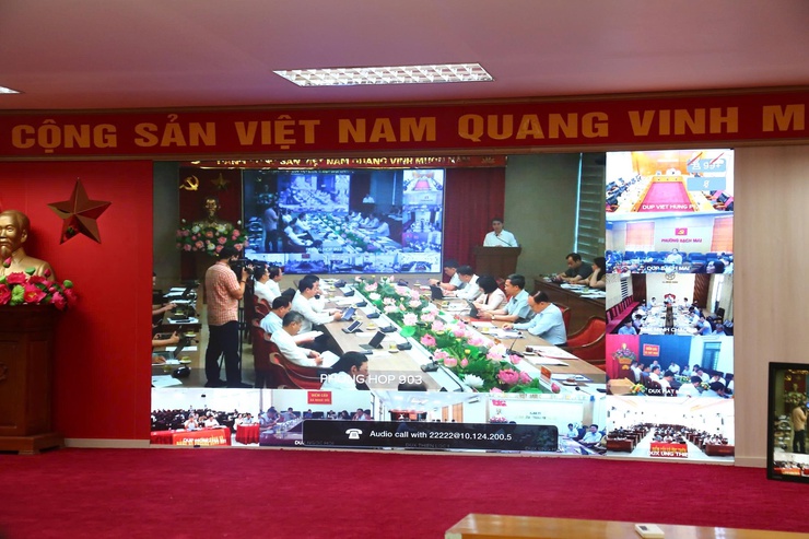 Cán bộ chủ chốt phường Dương Nội dự Hội nghị trực tuyến Thành ủy sơ kết 2 tháng thực hiện mô hình chính quyền địa phương hai cấp- Ảnh 1.