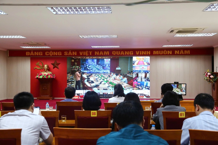 Cán bộ chủ chốt phường Dương Nội dự Hội nghị trực tuyến Thành ủy sơ kết 2 tháng thực hiện mô hình chính quyền địa phương hai cấp- Ảnh 3.