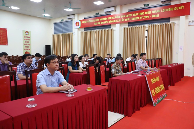 Hội nghị đánh giá tình hình triển khai vận hành mô hình chính quyền địa phương 2 cấp trên địa bàn TP Hà Nội.- Ảnh 2.