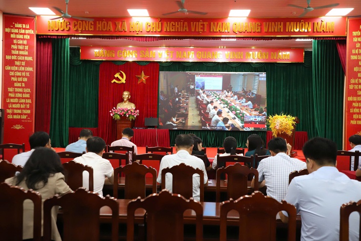 Hội nghị đánh giá tình hình triển khai vận hành mô hình chính quyền địa phương 2 cấp trên địa bàn TP Hà Nội.- Ảnh 3.