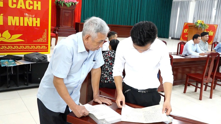 Xã Bình Minh tổ chức hội nghị hướng dẫn cấp giấy chứng nhận quyền sử dụng đất cho người dân ở thôn Đống- Ảnh 4.