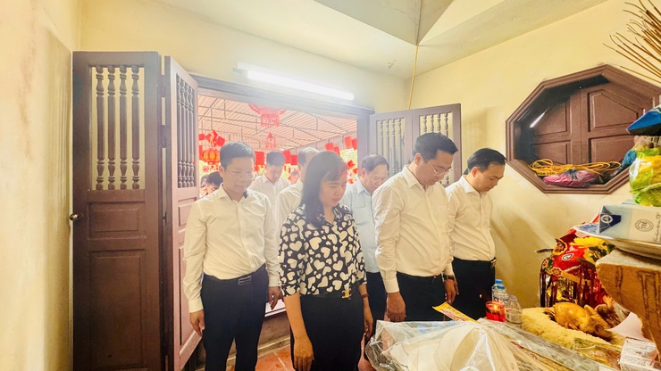 XÃ TAM HƯNG TỔ CHỨC LỄ DÂNG HƯƠNG TƯỞNG NIỆM NGÀY GIỖ CHỦ TỊCH HỒ CHÍ MINH- Ảnh 6.