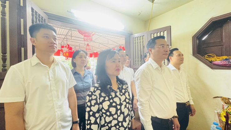 XÃ TAM HƯNG TỔ CHỨC LỄ DÂNG HƯƠNG TƯỞNG NIỆM NGÀY GIỖ CHỦ TỊCH HỒ CHÍ MINH- Ảnh 1.