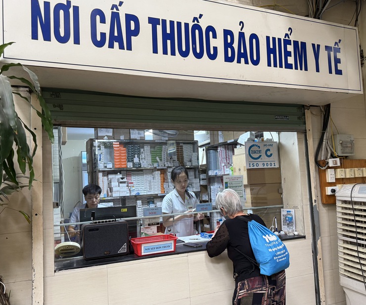 Nâng cao chất lượng khám chữa bệnh góp phần thúc đẩy người dân tham gia bảo hiểm y tế- Ảnh 1.