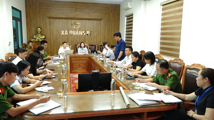 Hội nghị bàn giao hồ sơ quản lý địa giới hành chính và các nội dung liên quan đến xóm chùa Cát- thôn Lam Điền- xã Quảng Bị về thôn Bãi 2 xã Bình Minh- Ảnh 1.