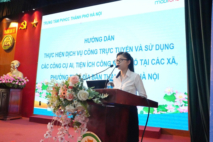 Sơn Tây hướng dẫn, hỗ trợ sử dụng các nền tảng số trong thực hiện dịch vụ công trực tuyến.- Ảnh 1.