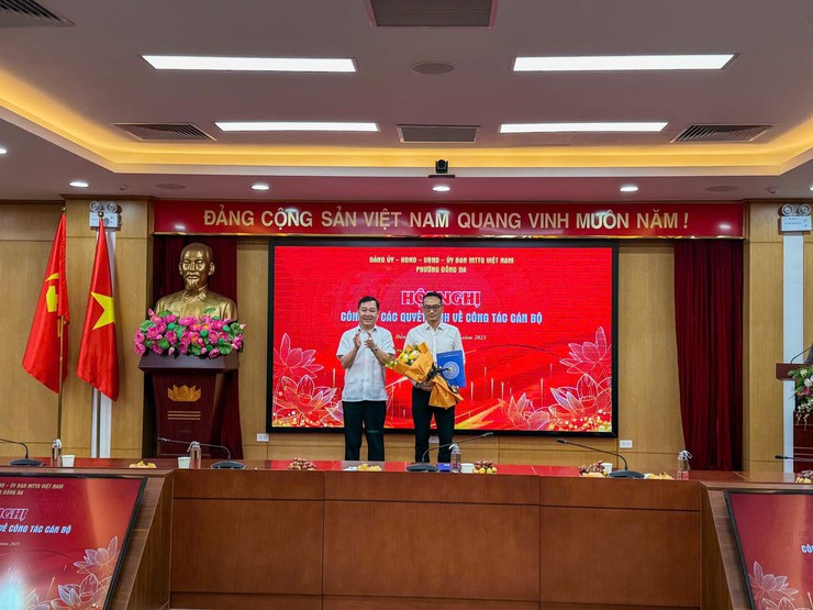Phường Đống Đa công bố các quyết định bổ nhiệm cán bộ- Ảnh 2.