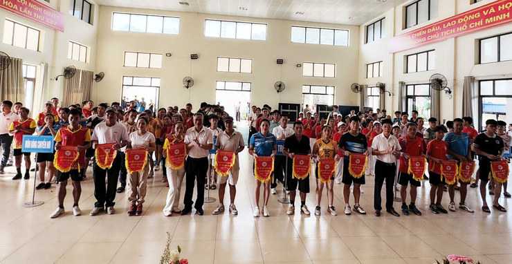 khai mạc giải thi đấu các môn thể thao trong chương trình Đại hội Thể dục Thể thao xã Dân Hòa lần thứ I năm 2025- Ảnh 3.