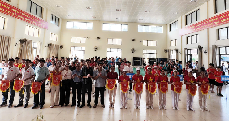 khai mạc giải thi đấu các môn thể thao trong chương trình Đại hội Thể dục Thể thao xã Dân Hòa lần thứ I năm 2025- Ảnh 4.