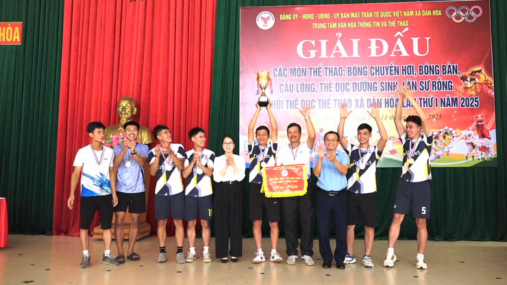 khai mạc giải thi đấu các môn thể thao trong chương trình Đại hội Thể dục Thể thao xã Dân Hòa lần thứ I năm 2025- Ảnh 14.