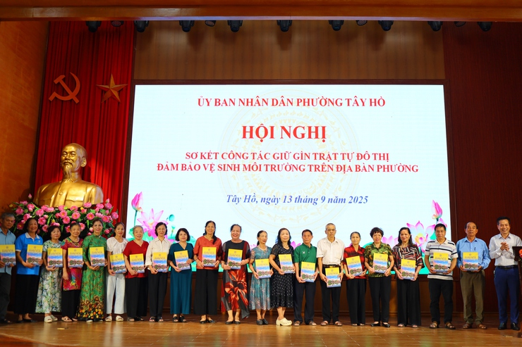 Tây Hồ sơ kết công tác giữ gìn trật tự đô thị đảm bảo vệ sinh môi trường: Khẳng định quyết tâm xây dựng phường “Sáng – Xanh – Sạch – Đẹp”- Ảnh 7.