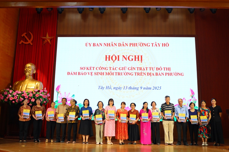 Tây Hồ sơ kết công tác giữ gìn trật tự đô thị đảm bảo vệ sinh môi trường: Khẳng định quyết tâm xây dựng phường “Sáng – Xanh – Sạch – Đẹp”- Ảnh 8.