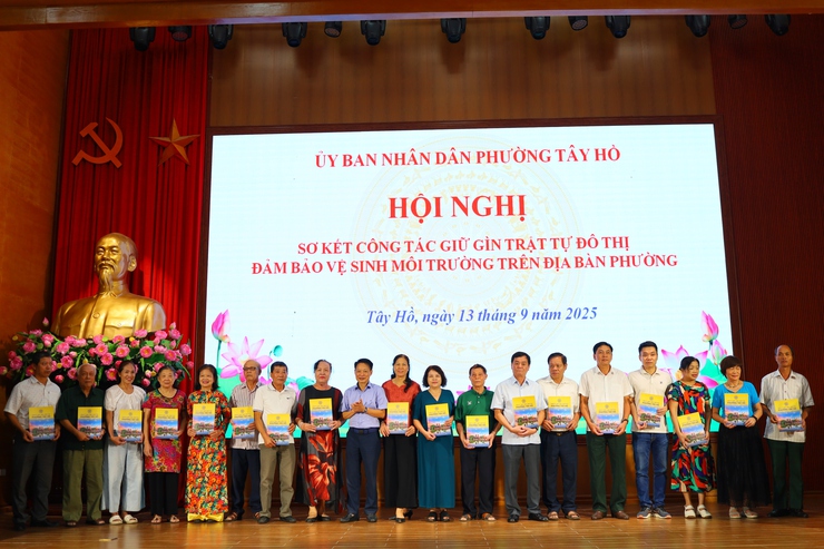 Tây Hồ sơ kết công tác giữ gìn trật tự đô thị đảm bảo vệ sinh môi trường: Khẳng định quyết tâm xây dựng phường “Sáng – Xanh – Sạch – Đẹp”- Ảnh 6.