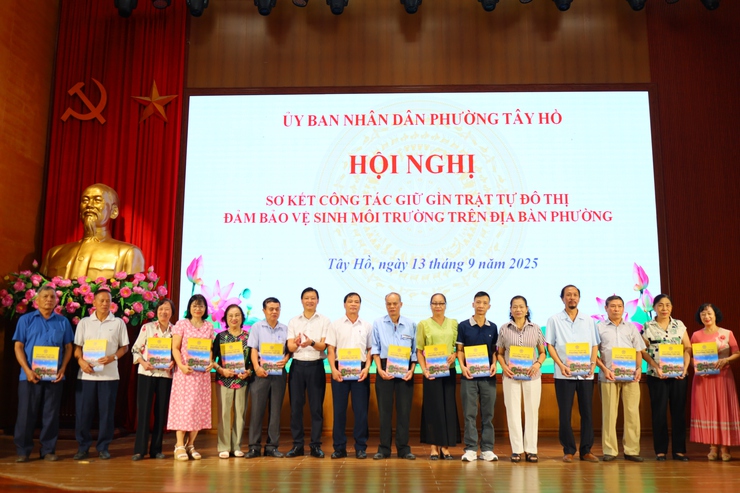 Tây Hồ sơ kết công tác giữ gìn trật tự đô thị đảm bảo vệ sinh môi trường: Khẳng định quyết tâm xây dựng phường “Sáng – Xanh – Sạch – Đẹp”- Ảnh 4.
