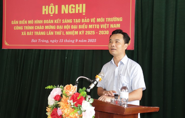 Mặt trận tổ quốc Việt Nam xã Bát Tràng gắn biển mô hình "Đoàn kết sáng tạo, bảo vệ môi trường"- Ảnh 3.