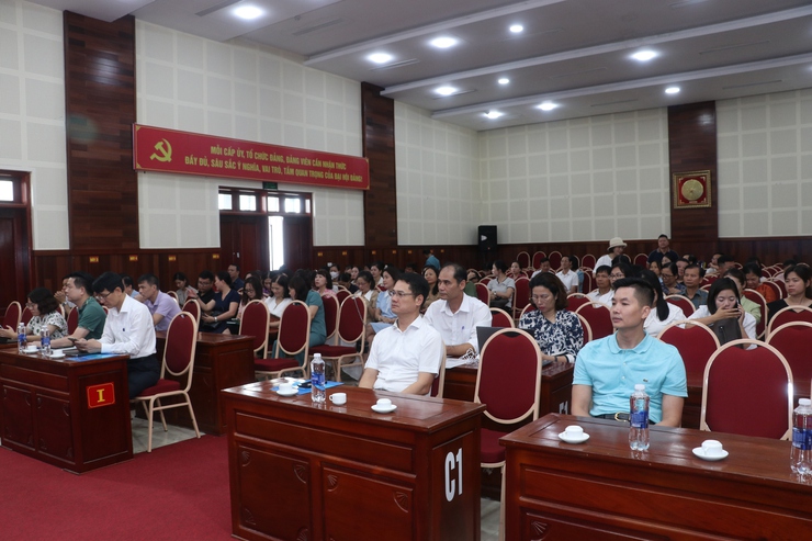 Xã Phù Đổng tập huấn ứng dụng trí tuệ nhân tạo AI cho cán bộ, công chức, viên chức- Ảnh 1.