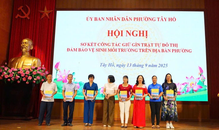 Tây Hồ sơ kết công tác giữ gìn trật tự đô thị đảm bảo vệ sinh môi trường: Khẳng định quyết tâm xây dựng phường “Sáng – Xanh – Sạch – Đẹp”- Ảnh 10.