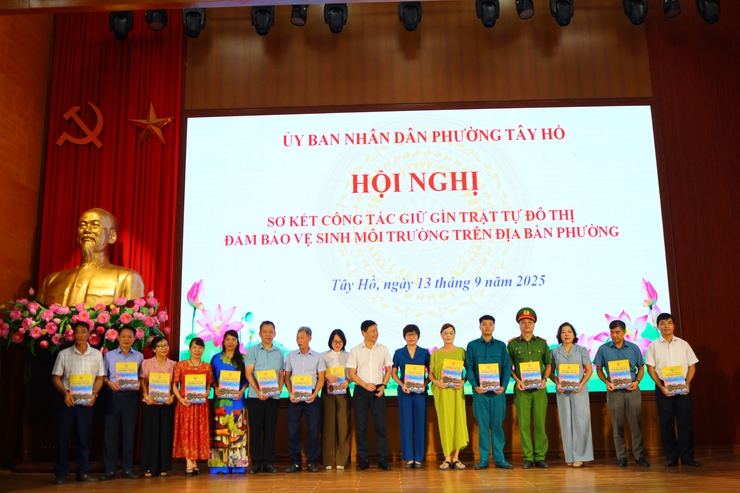 Tây Hồ sơ kết công tác giữ gìn trật tự đô thị đảm bảo vệ sinh môi trường: Khẳng định quyết tâm xây dựng phường “Sáng – Xanh – Sạch – Đẹp”- Ảnh 5.
