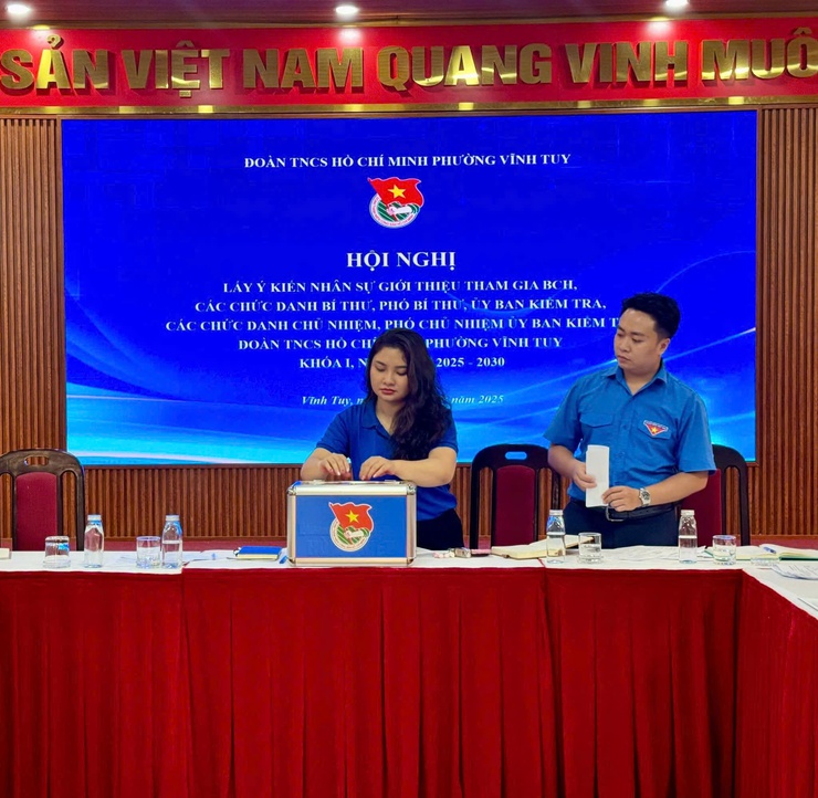 HỘI NGHỊ LẤY Ý KIẾN NHÂN SỰ GIỚI THIỆU THAM GIA CÁC CHỨC DANH CHỦ CHỐT, CHUẨN BỊ CHO ĐẠI HỘI ĐẠI BIỂU ĐOÀN TNCS HỒ CHÍ MINH PHƯỜNG VĨNH TUY KHOÁ I, NHIỆM KỲ 2025 - 2030.- Ảnh 3.