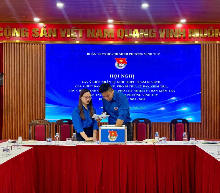 HỘI NGHỊ LẤY Ý KIẾN NHÂN SỰ GIỚI THIỆU THAM GIA CÁC CHỨC DANH CHỦ CHỐT, CHUẨN BỊ CHO ĐẠI HỘI ĐẠI BIỂU ĐOÀN TNCS HỒ CHÍ MINH PHƯỜNG VĨNH TUY KHOÁ I, NHIỆM KỲ 2025 - 2030.- Ảnh 6.
