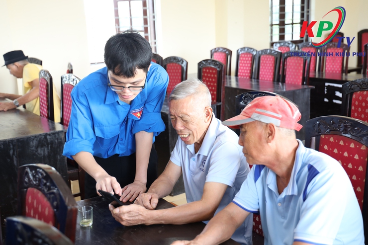 11 Tổ chuyển đổi số cộng đồng xã Kiều Phú đồng loạt hỗ trợ người dân nâng cao kỹ năng ứng dụng công nghệ số- Ảnh 3.