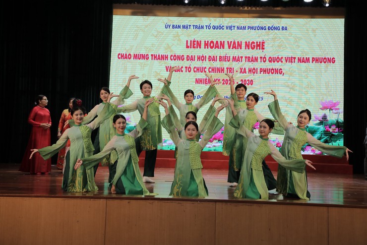 Liên hoan văn nghệ chào mừng thành công Đại hội Đại biểu MTTQ và các tổ chức chính trị phường Đống Đa- Ảnh 6.