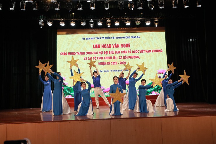 Liên hoan văn nghệ chào mừng thành công Đại hội Đại biểu MTTQ và các tổ chức chính trị phường Đống Đa- Ảnh 11.