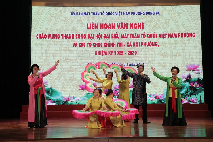 Liên hoan văn nghệ chào mừng thành công Đại hội Đại biểu MTTQ và các tổ chức chính trị phường Đống Đa- Ảnh 5.