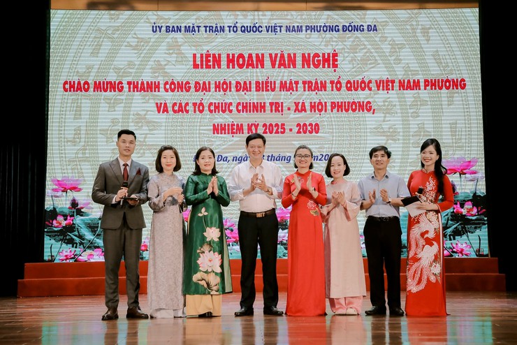 Liên hoan văn nghệ chào mừng thành công Đại hội Đại biểu MTTQ và các tổ chức chính trị phường Đống Đa- Ảnh 9.