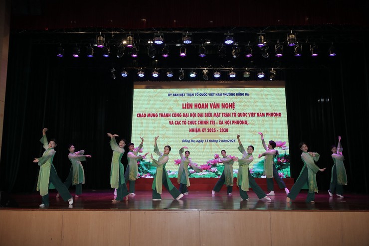 Liên hoan văn nghệ chào mừng thành công Đại hội Đại biểu MTTQ và các tổ chức chính trị phường Đống Đa- Ảnh 3.