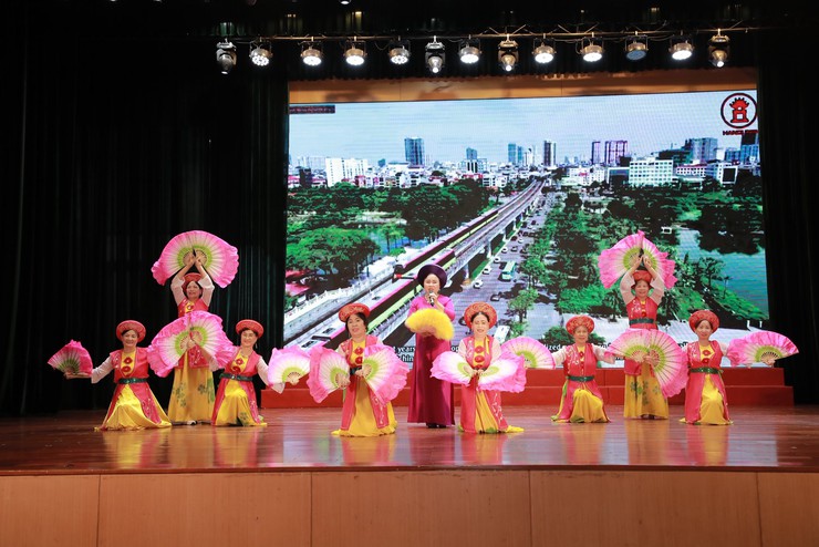 Liên hoan văn nghệ chào mừng thành công Đại hội Đại biểu MTTQ và các tổ chức chính trị phường Đống Đa- Ảnh 2.