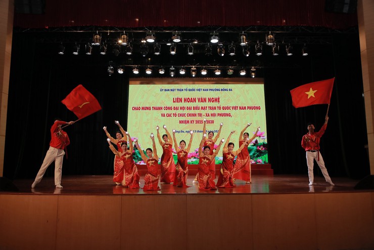 Liên hoan văn nghệ chào mừng thành công Đại hội Đại biểu MTTQ và các tổ chức chính trị phường Đống Đa- Ảnh 1.