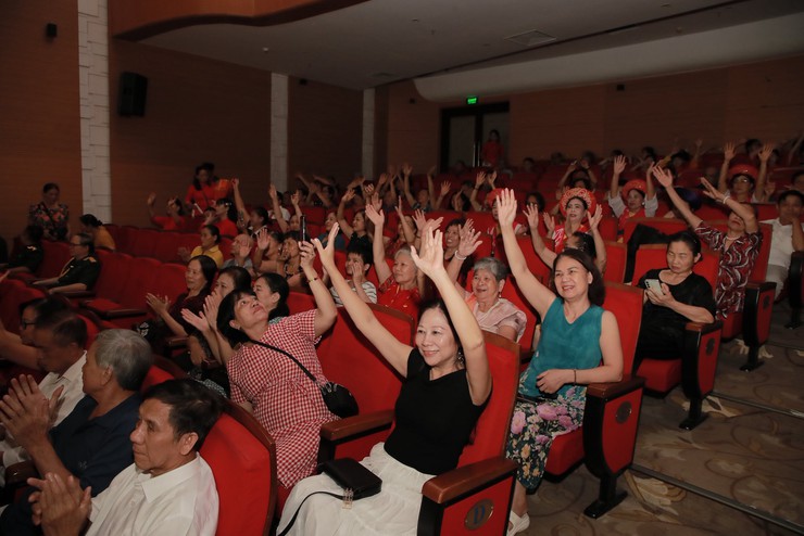 Liên hoan văn nghệ chào mừng thành công Đại hội Đại biểu MTTQ và các tổ chức chính trị phường Đống Đa- Ảnh 10.
