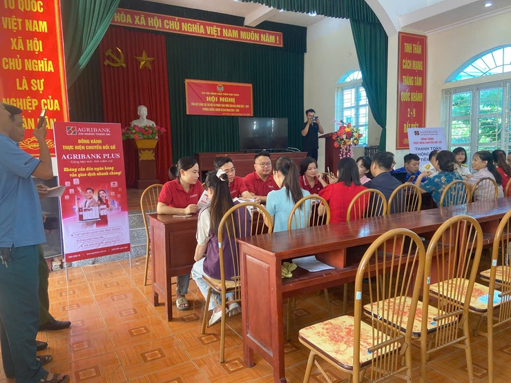 Xã Thanh Oai: Gần 300 cán bộ, đoàn viên, hội viên ra quân hỗ trợ nhân dân chuyển đổi số- Ảnh 7.