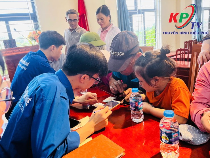 11 Tổ chuyển đổi số cộng đồng xã Kiều Phú đồng loạt hỗ trợ người dân nâng cao kỹ năng ứng dụng công nghệ số- Ảnh 14.