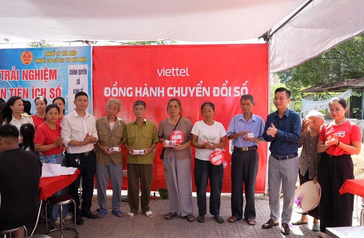 Xã Thanh Oai: Gần 300 cán bộ, đoàn viên, hội viên ra quân hỗ trợ nhân dân chuyển đổi số- Ảnh 10.