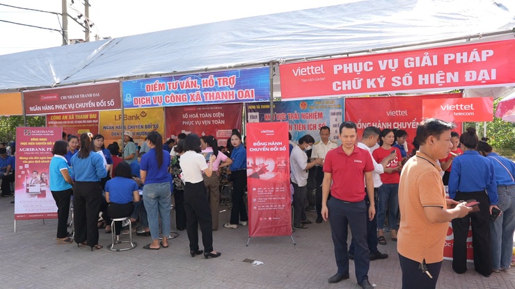 Xã Thanh Oai: Gần 300 cán bộ, đoàn viên, hội viên ra quân hỗ trợ nhân dân chuyển đổi số- Ảnh 2.