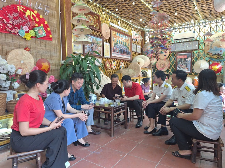 Xã Thanh Oai: Gần 300 cán bộ, đoàn viên, hội viên ra quân hỗ trợ nhân dân chuyển đổi số- Ảnh 9.