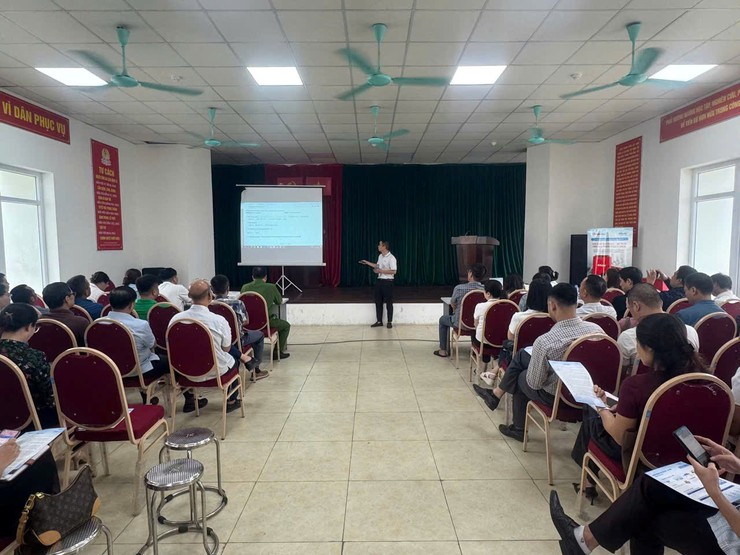 Đội Chữa cháy và CNCH Khu vực số 31 – CATP Hà Nội hướng dẫn khai báo, cập nhật thông tin cơ sở về phòng cháy, chữa cháy cho chủ cơ sở xã Đại Thanh- Ảnh 1.