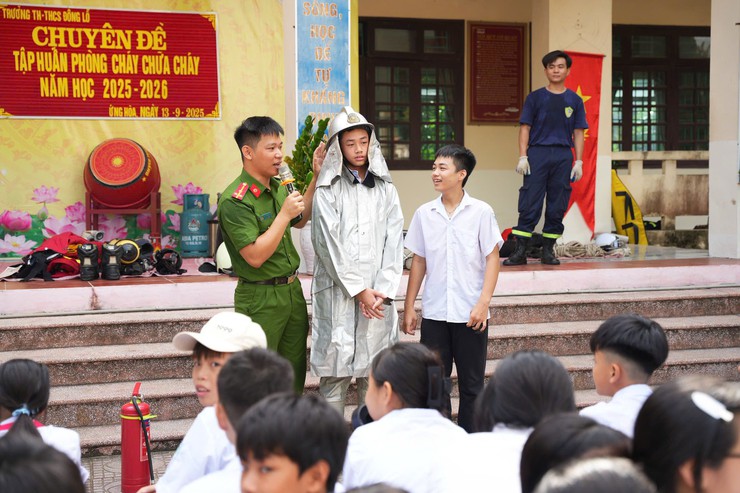 TUYÊN TRUYỀN, TRẢI NGHIỆM VÀ THỰC HÀNH PCCC – CNCH TẠI TRƯỜNG THCS & TIỂU HỌC ĐÔNG LỖ.- Ảnh 4.