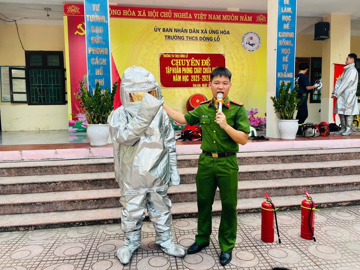 TUYÊN TRUYỀN, TRẢI NGHIỆM VÀ THỰC HÀNH PCCC – CNCH TẠI TRƯỜNG THCS & TIỂU HỌC ĐÔNG LỖ.- Ảnh 5.