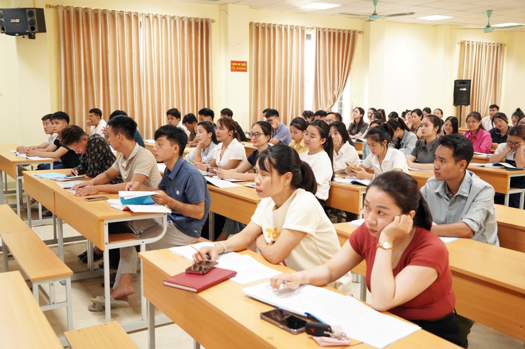 Trung tâm Chính trị khu vực Chương Mỹ khai giảng lớp bồi dưỡng nhận thức về Đảng  đợt 3 năm 2025- Ảnh 5.