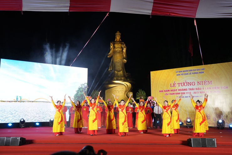 Chương trình giao lưu văn nghệ tưởng niệm 908 năm ngày Hoàng Thái hậu Ỷ Lan viên tịch- Ảnh 7.
