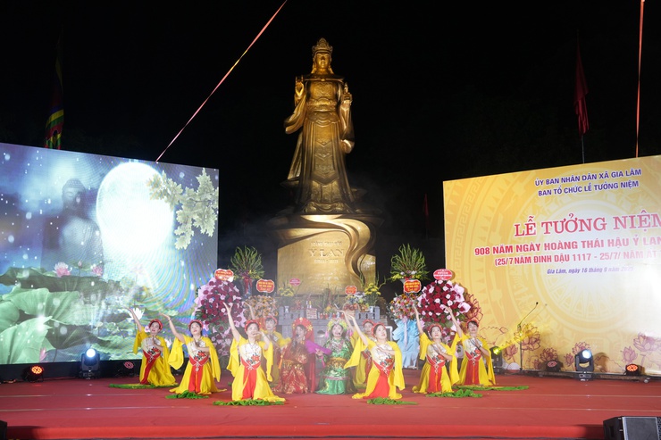 Chương trình giao lưu văn nghệ tưởng niệm 908 năm ngày Hoàng Thái hậu Ỷ Lan viên tịch- Ảnh 8.