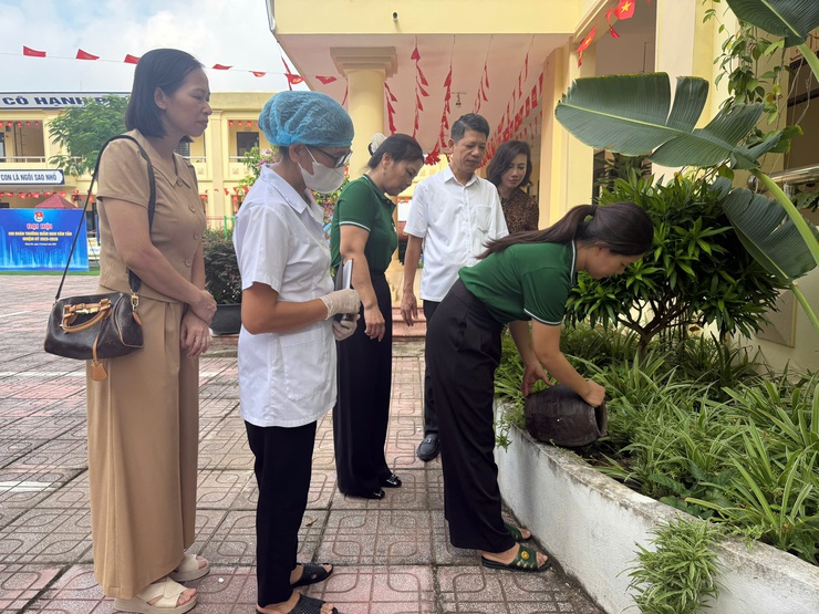 Phòng chống dịch bệnh trong trường học trước thềm năm học mới- Ảnh 1.